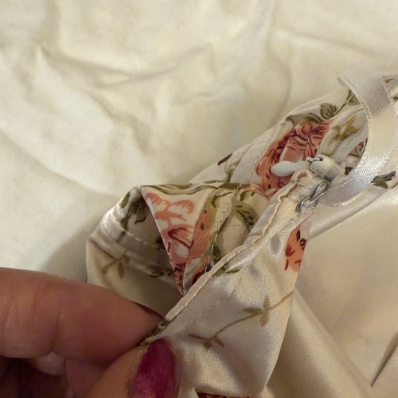 Romy-Flirty Shimmery Feminine & Hot - Picture 13 of 13